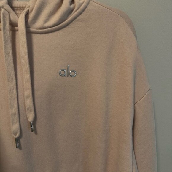 Alo Yoga Accolade Hoodie in Macadamia - Picture 1 of 12